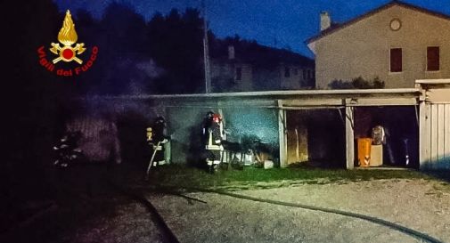 Treviso, incendio ai garage del condominio