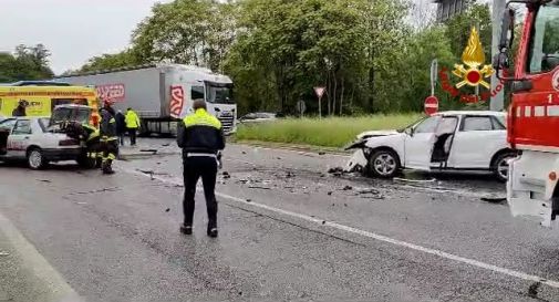 Schianto tra tre auto a Treviso, rimangono feriti in tre