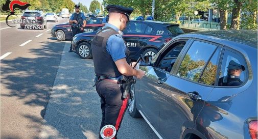 Lo fermano a Treviso con quasi un etto di droga e 2.700 euro