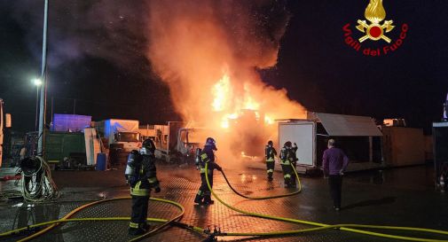 Camion a fuoco in azienda, allarme nella notte a San Biagio