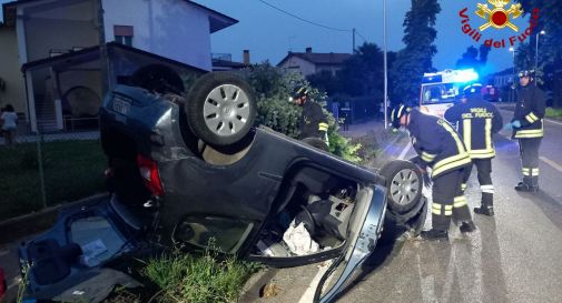 Istrana, perde il controllo dell'auto e finisce ruote all'aria