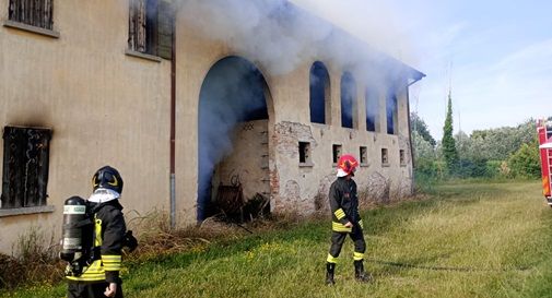 Incendio devasta casolare a San Biagio di Callalta