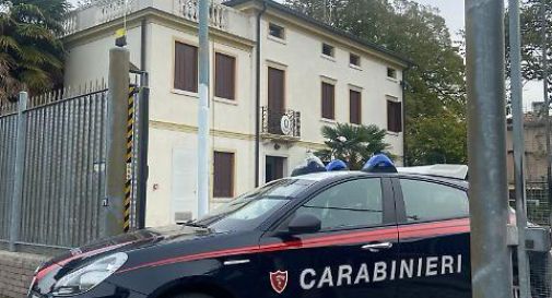 Paese, ruba due smartphone in negozio: arrestata una 27enne