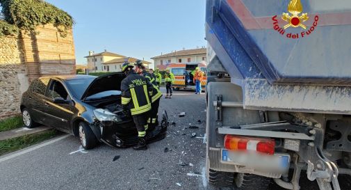 Vedelago, schianto tra camion e auto: un ferito