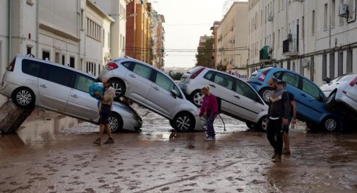 Valencia, 95 morti per alluvione. Tre giorni di lutto nazionale