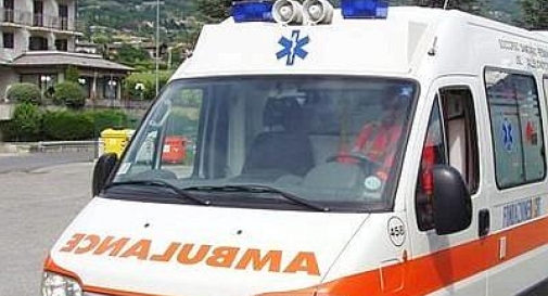 Uccide i figli di otto e dodici anni a coltellate, poi tenta il suicidio