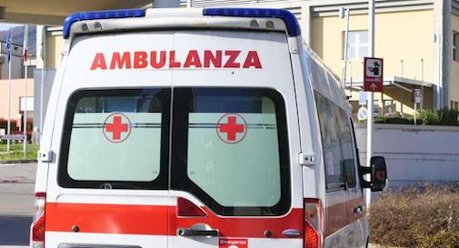 16enne accoltellato all'uscita di scuola: è grave