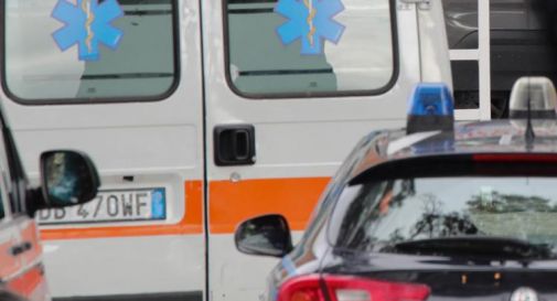 Tragedia a Rimini, donna si getta dal quinto piano con il figlio in braccio: morti sul colpo