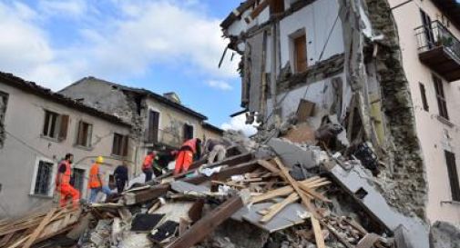 Terremoto, il giorno del dolore. Mattarella: 