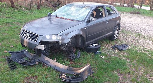 Auto abbandonata a Sernaglia della Battaglia