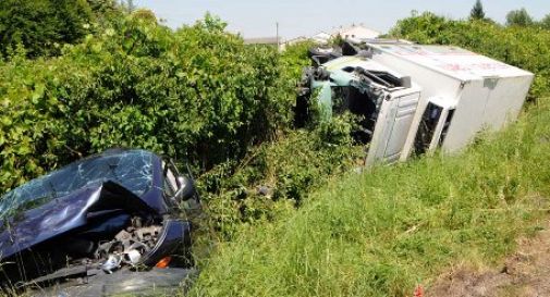 Auto e camion ribaltati lungo la Treviso Mare: due feriti