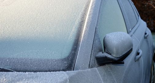 Fermano un auto scarcassata a Vedelago. La scoperta sconcertante quando  aprono il cruscotto, Oggi Treviso, News