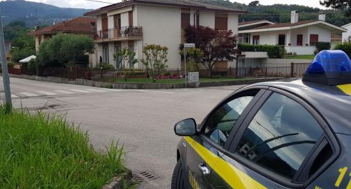 Lavoratori in nero e irregolari, multa a laboratorio tessile 