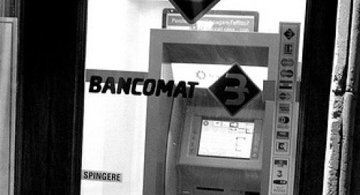 Boato nella notte, esplosione al bancomat