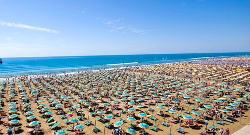 Aggrediscono turisti sul lungomare: indagato 21enne di Sernaglia