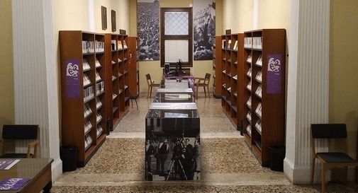 Interno della biblioteca di Castelfranco