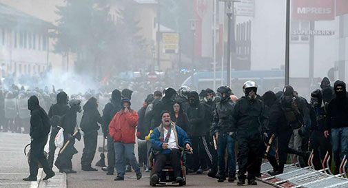 Alta tensione al Brennero Scontri tra manifestanti e polizia