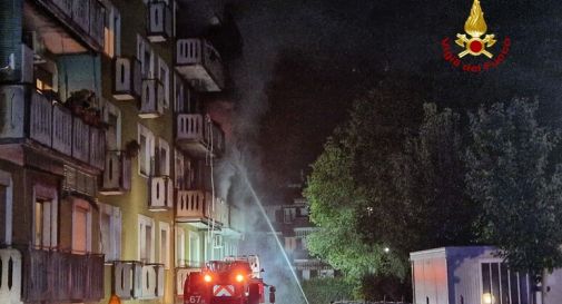 Incendio in un condominio, 20 intossicati 