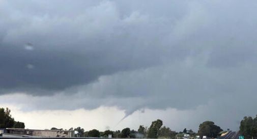 Vortice di vento devasta campo base canoisti, nessun ferito 