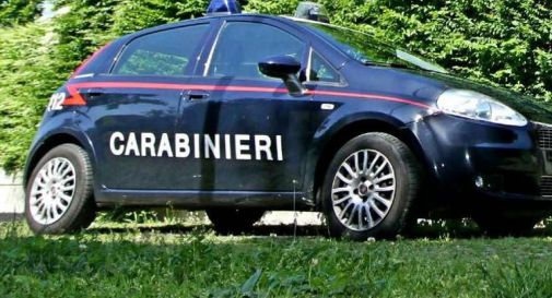 Uccide il vicino di casa e si toglie la vita