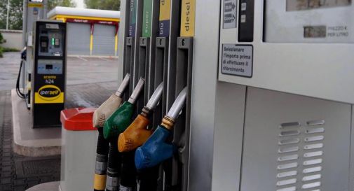 Carburanti, prezzo di benzina e diesel più basso: da oggi i tagli delle accise