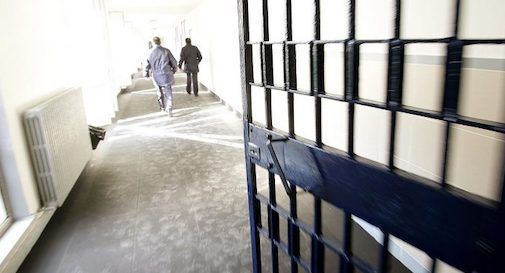 Uccise il padre, torna in carcere per scontare la pena 