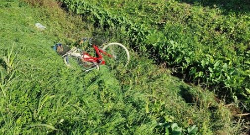 Auto del parroco investe ciclista, muore una donna