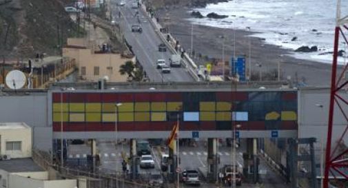 Nuovo assalto alla barriera di Ceuta: 300 migranti superano la frontiera