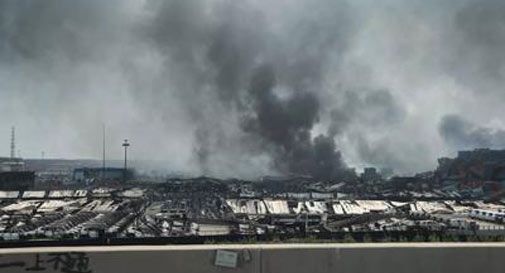 Cina, ancora fiamme a Tianjin: bilancio di 50 morti