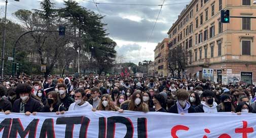 'Gli immaturi siete voi', 5mila studenti in marcia