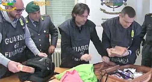 Fiumicino, fermata con 24 kg cocaina la 'dama bianca' di Silvio Berlusconi 