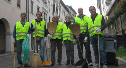 Pannolini, copertoni, documenti: ripulite strade di Conegliano