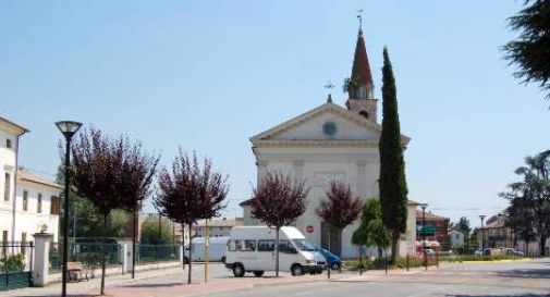 Lavori in piazza, spuntano vecchia chiesa e cimitero