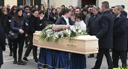 I funerali senza odio di Sara, trucidata dall'ex 