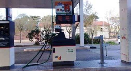 Clonatore di bancomat al distributore di benzina