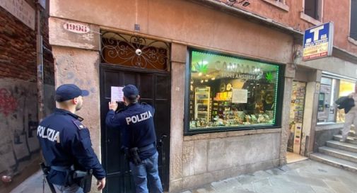 Cliente si sente male, chiude un 'cannabis store'