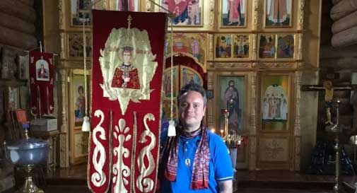 Il professore porta i disegni dei suoi allievi in Russia: esposti nella cattedrale di Ekaterinburg