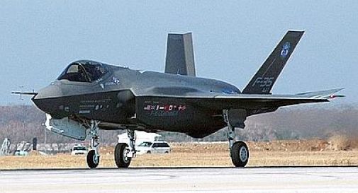 F35, sì a mozione di maggioranza