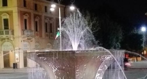 la fontana di piazza Caduti a Mogliano (foto 'archivio)