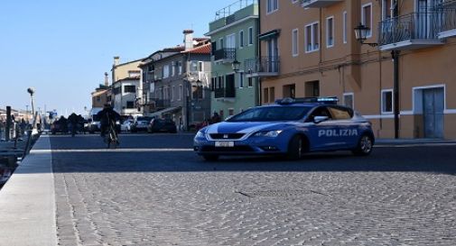 Minaccia la moglie con un coltello, arrestato dalla polizia 