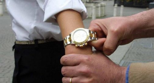 Colpo in pieno giorno a Conegliano: derubato del Rolex davanti al suo ufficio