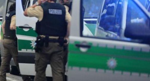 Berlino, ferisce 5 agenti in moschea: fermato 33enne