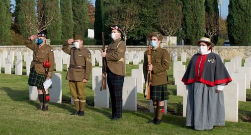 Momento commemorativo al cimitero britannico di Tezze di Vazzola