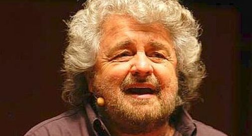 Grillo si commuove in piazza: 