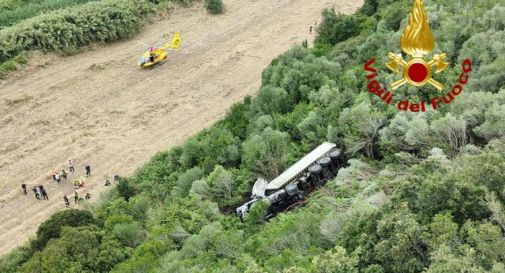 Tir vola da cavalcavia, muore il camionista