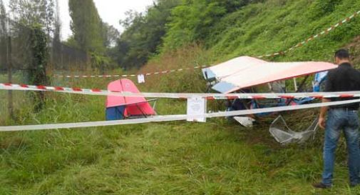 Aereo acrobatico e ultraleggero precipitano. Muore un pilota