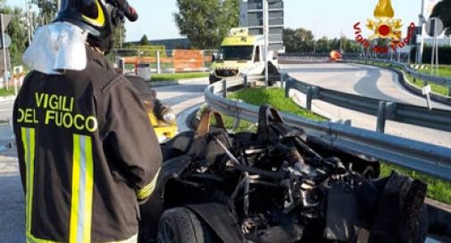 Tir va a fuoco, distrutti 5 bolidi da corsa 