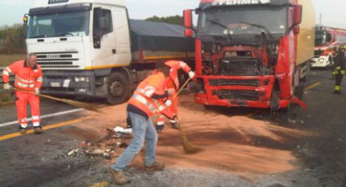 36enne schiacciato tra i camion