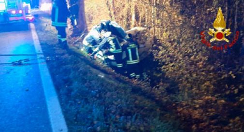 Si schianta con l’auto contro un albero: morto un 43enne