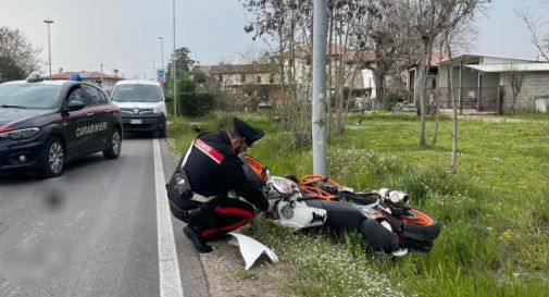 Montebelluna, perde il controllo della moto e finisce in un fosso: ferito ventunenne